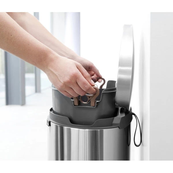 Brabantia Flatback Pedalspand | 40 L | Mat Stål 7 Brabantia Flatback Pedalspand | 40 L | Mat Stål - Billede 5