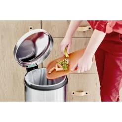 Brabantia NewIcon Pedalspand | 30 L | Metal Hvid -Rengøringsekspert brabantia newicon pedalspand 30 l metal hvid 8