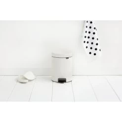 Brabantia NewIcon Pedalspand | 5 L | Hvid -Rengøringsekspert brabantia newicon pedalspand 5 l white 4